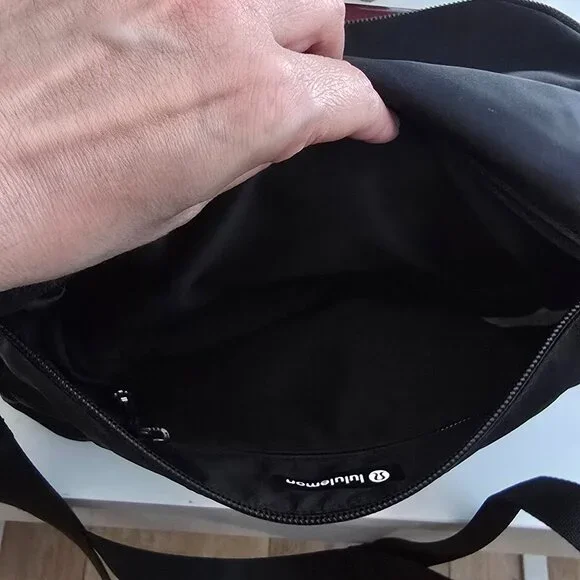 Lululemon All Night Festival Bag *Zip Top 5L Black PreOwned - Picture 4 of 5